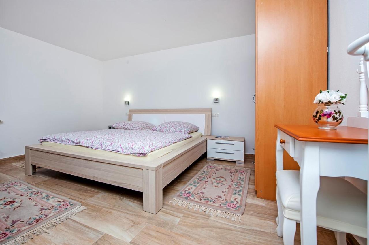 Keser Apartments 로비니 외부 사진