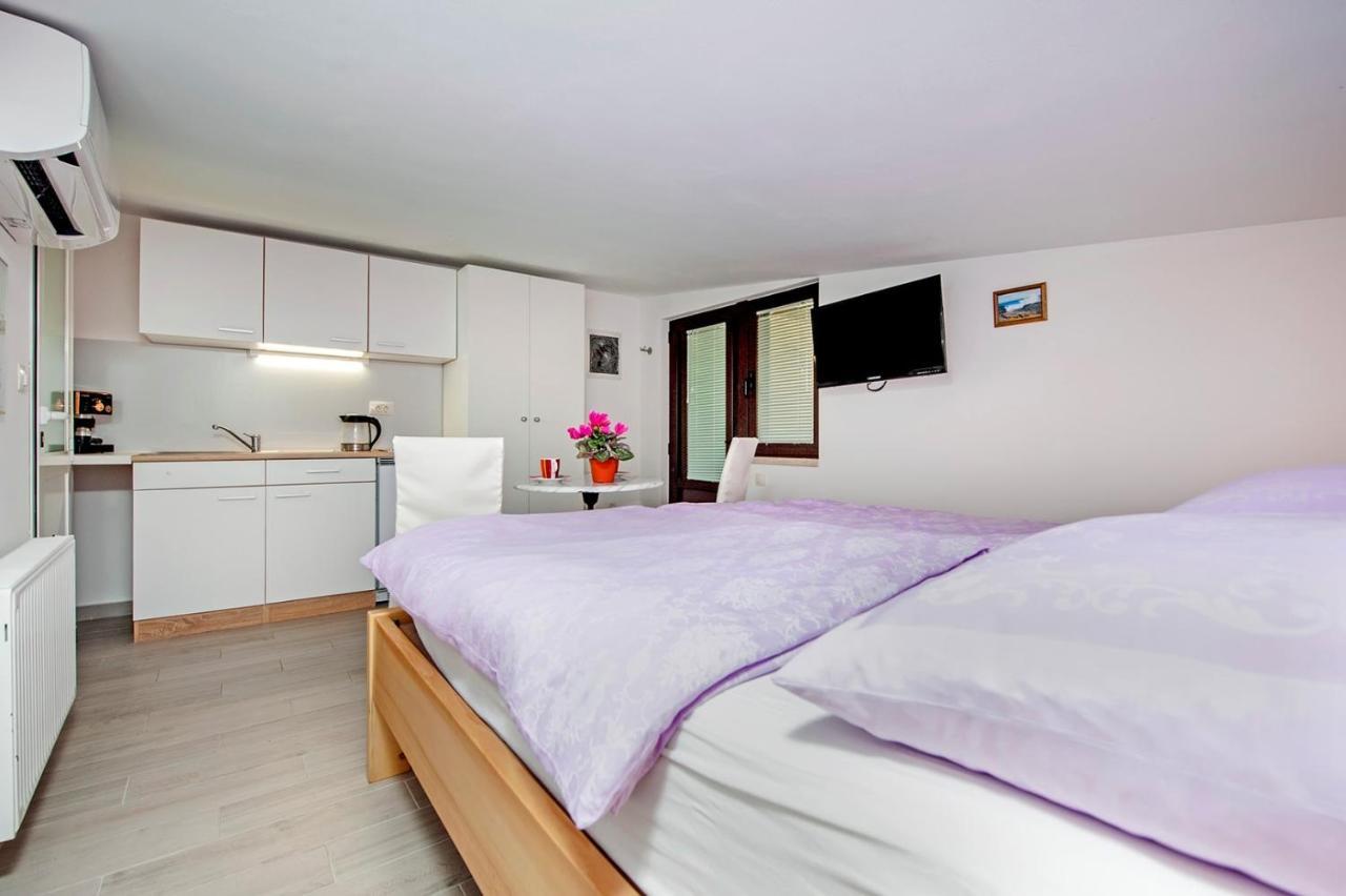 Keser Apartments 로비니 외부 사진